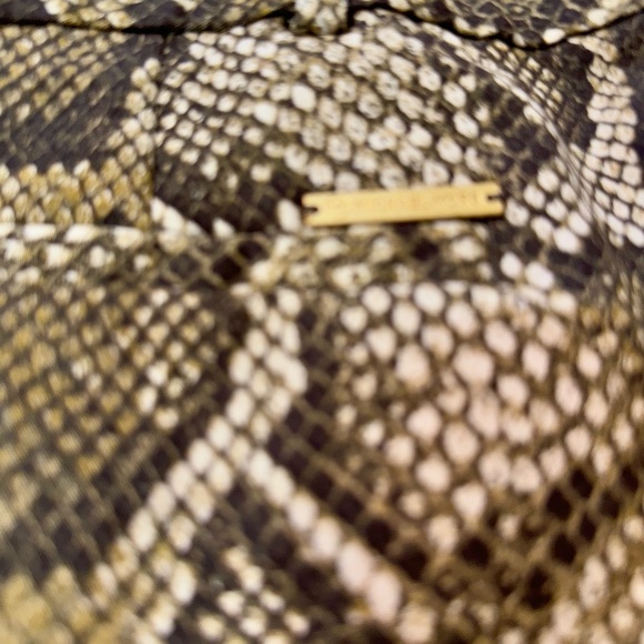 MICHAEL KORS snakeskin print shorts women’s size 10 medium - chino style - Picture 12 of 13